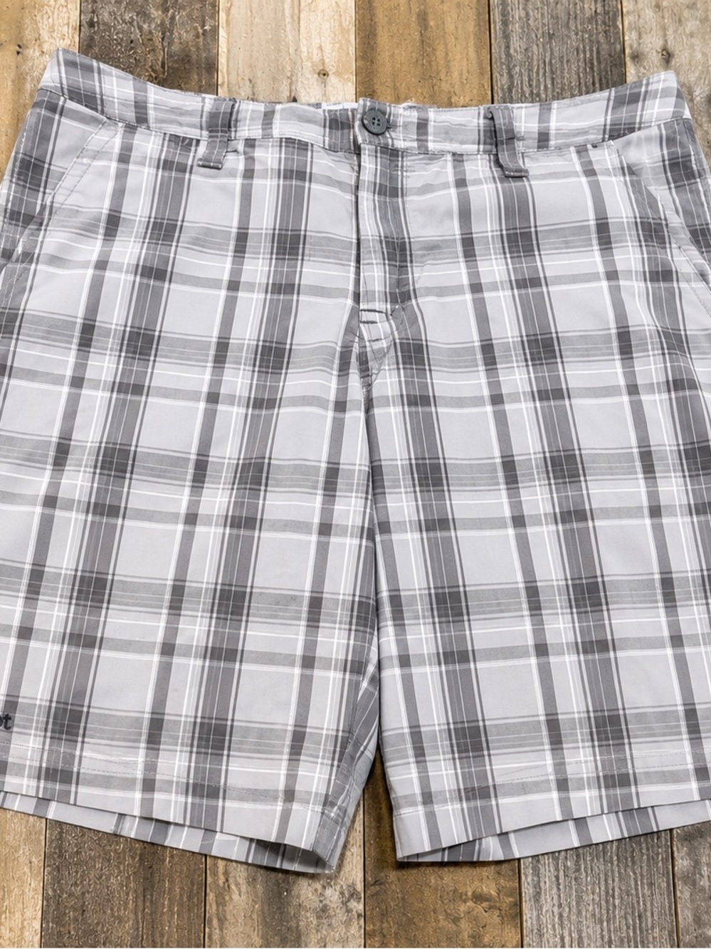 Marmot Men's Light Gray and Dark Gray Plaid Flat Front Shorts 34